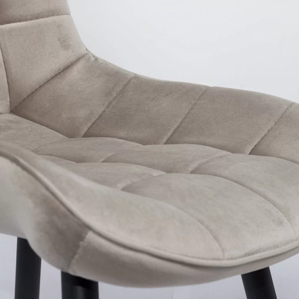 Бежов трапезен стол.