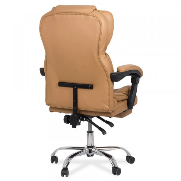 Директорски стол в бежов цвят.