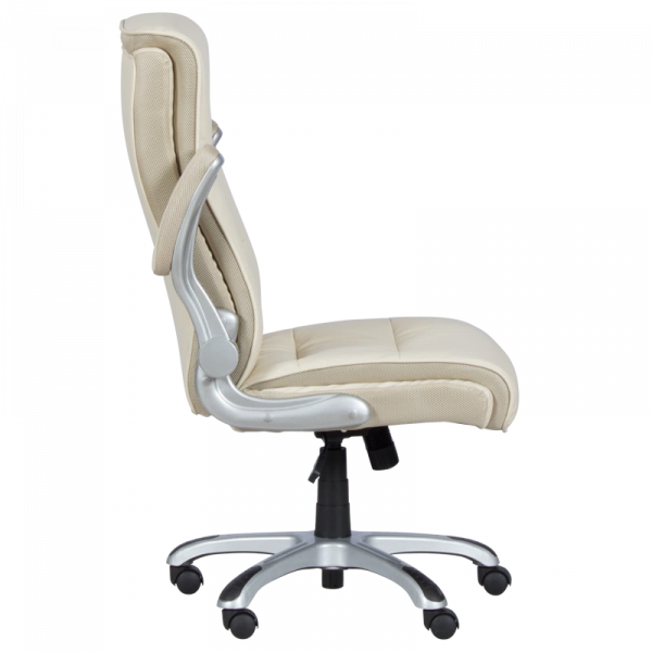 Директорски стол в цвят крем.