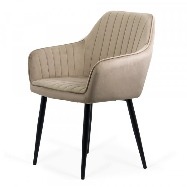 Трапезен стол в бежов цвят.