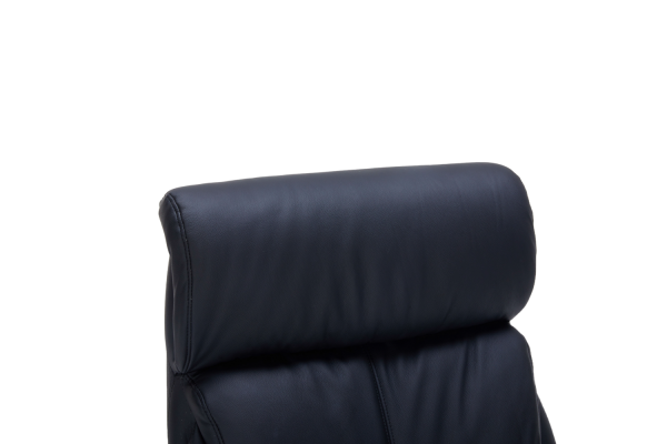 Черен директорски стол в естествена кожа.