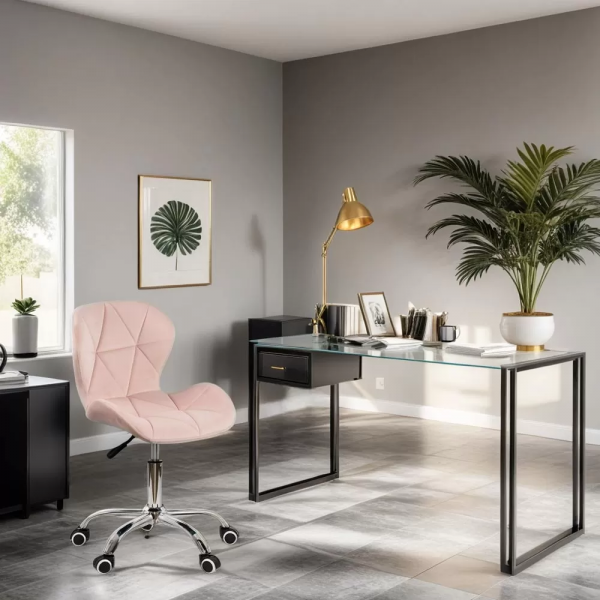 Работен стол в розов цвят.