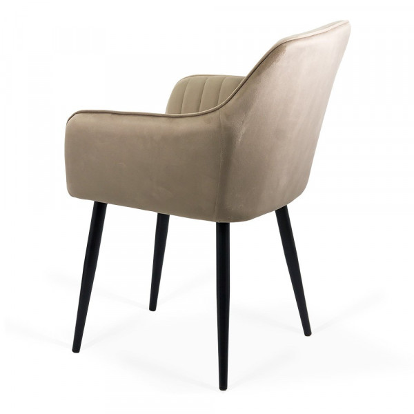 Трапезен стол в бежов цвят.