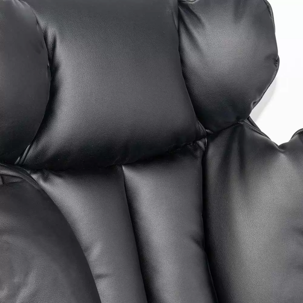 Черен директорски стол с поставка за крака.