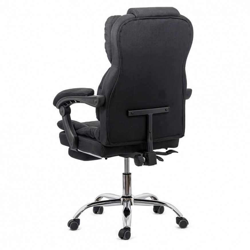 Директорски стол в черен цвят.