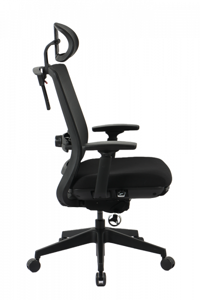 Черен ергономичен стол.