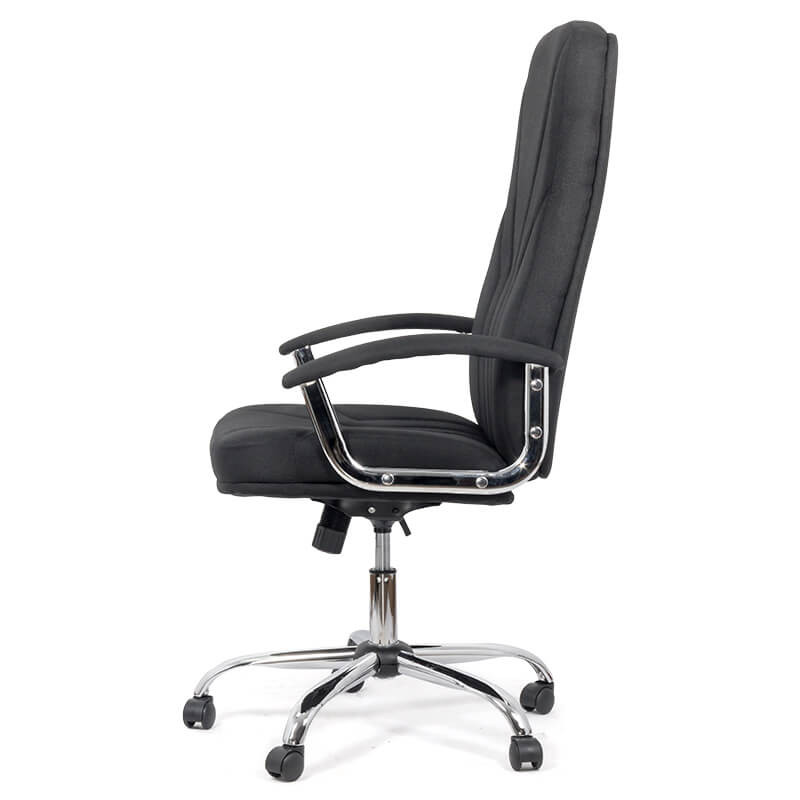 Работен стол в син цвят.