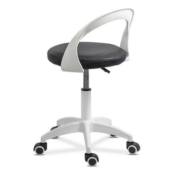 Оперативен стол в черен цвят.