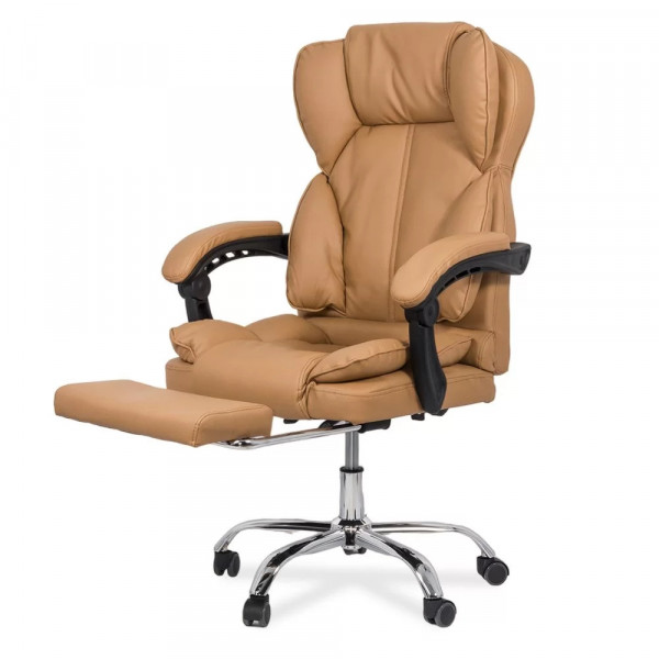 Директорски стол в бежов цвят.