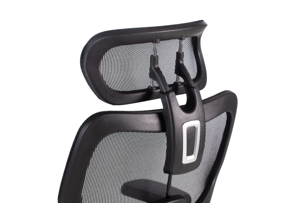 Черен ергономичен стол. 