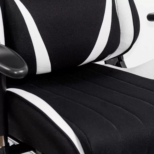 Геймърски стол в бял цвят.