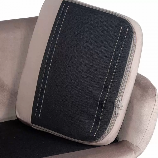 Бар стол в бежов цвят.