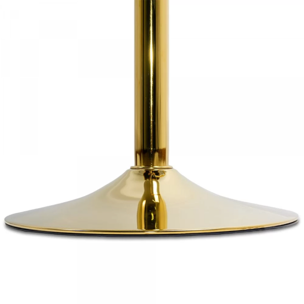 Бар стол в черен цвят.