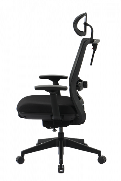 Черен ергономичен стол.