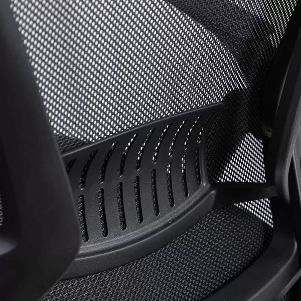 Черен офис стол.