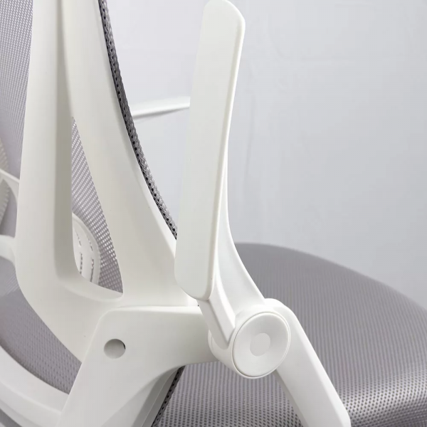 Работен стол в сив цвят.