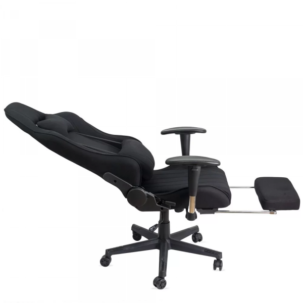 Геймърски стол в черен цвят.