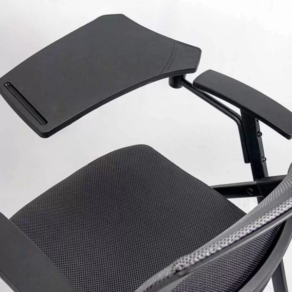 Посетителски стол в сив цвят.